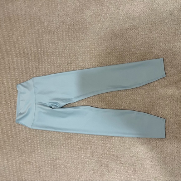 Alo Airlift Leggings - Picture 4 of 5